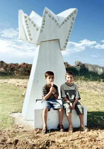 Throne,2001,240x130x120cm