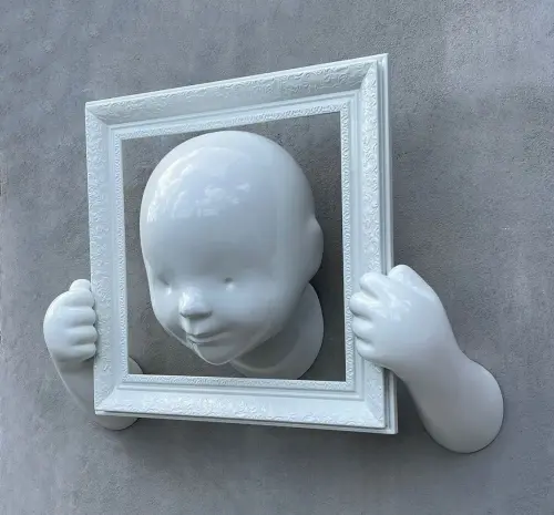 I'm Not Here,2025,56x78x27 cm